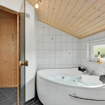 Awesome Home In Tarm With Sauna Casa vacanze Tarm
